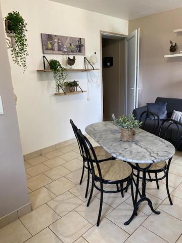 Cottage A La Campagne Avec Piscine Et Spa Ardentes Екстер'єр фото
