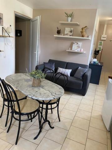 Cottage A La Campagne Avec Piscine Et Spa Ardentes Екстер'єр фото